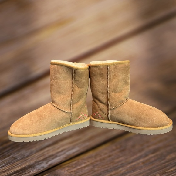 UGG Classic Short Rustic Leather Weave Limited Edition 2017-  Size 7 Rare New - Picture 5 of 10